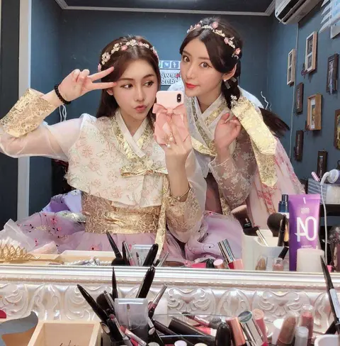 Haewadal Hanbok (해와달한복)