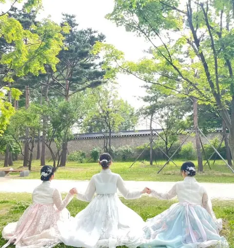 Hanbok Gung (한복궁)