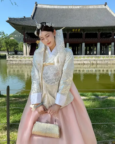 Naye Hanbok (나예한복)